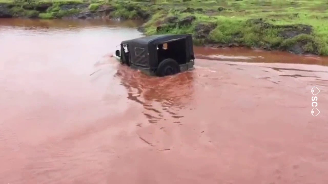 Mahindra.. cj500d 1981.. water crossing....