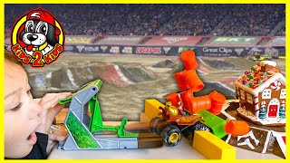 🎅🏻 SANTA'S WORKSHOP Monster Jam Truck Freestyle Arena (KIDS2KIDS CHRISTMAS COMPILATION) screenshot 3