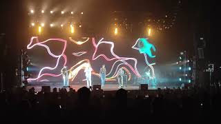 Technicolor Fabrics Seales Teatro Metropolitan