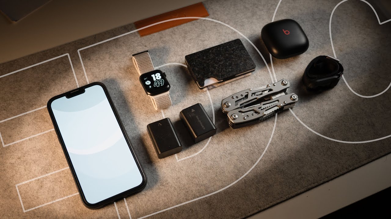 A Photographers MINIMAL and FUNCTIONAL EDC - Every Day Carry 2025