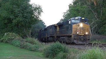 EMD SD40-2 Trailing on CSX Trash Train 4K