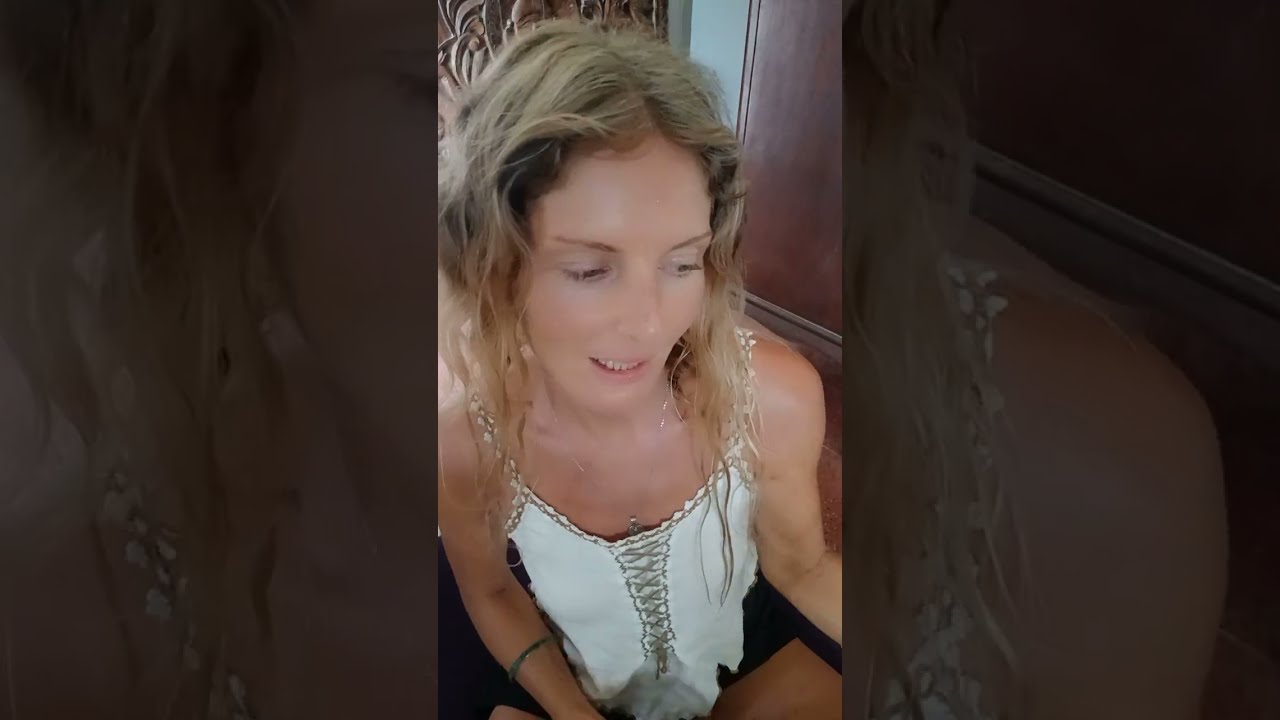 ♋️ Cancer ~ Iluminación sobre quiénes son para ti. No es demasiado tarde. Te esperan en silencio.