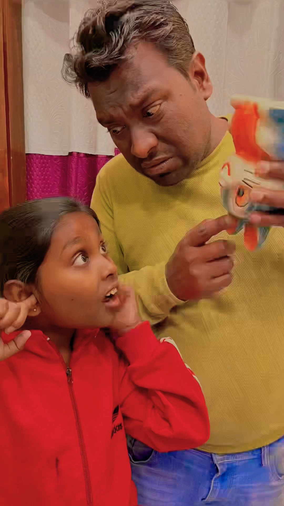 Piggy bank ? galat hi de diya ? #family #funny #avanishkumarverma