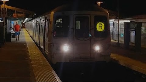 R46 (R) Train Entering Bay Parkway Via West End Express.