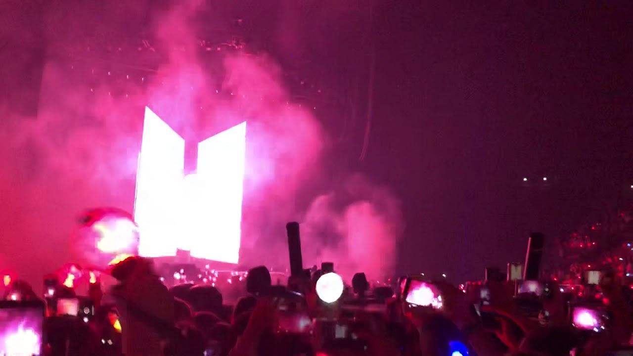 BTS Love Yourself World Tour, Paris 181019: IDOL