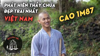 Sư thầy soái ca 1m87 như tượng tạc chùa Đá Trắng