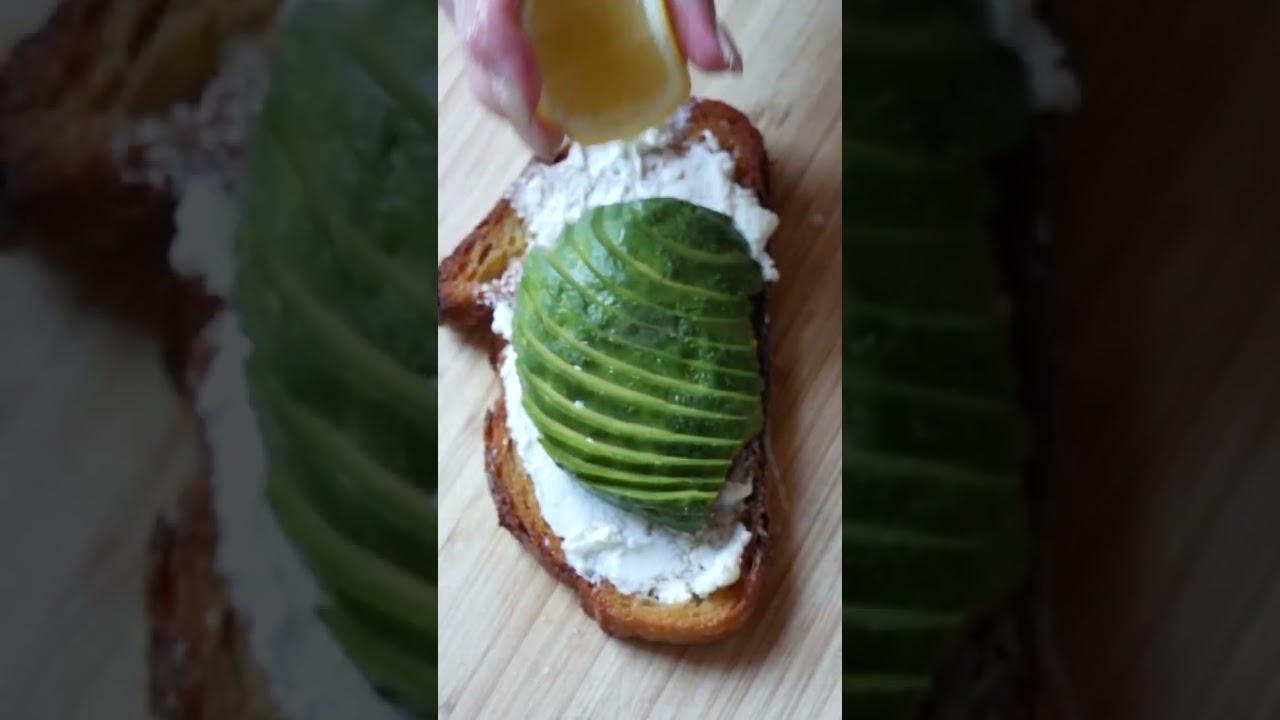 Avocado and Tomato Toast 