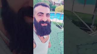 Tiktok Baba manzarake çatıke çatıdake pompake havuzdake yüzerke