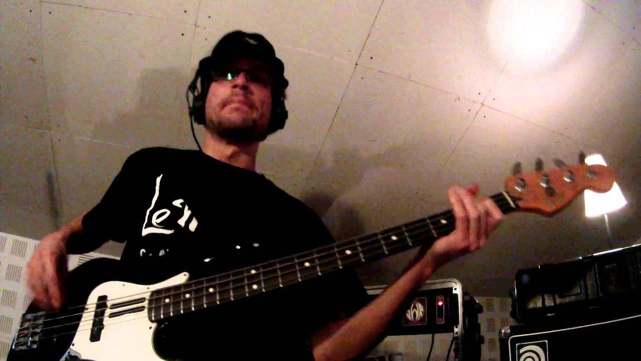 Le Minus - playing with echoes - by Lord Murray - 2013