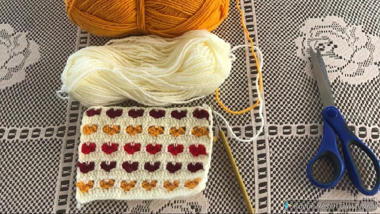 Tığ İşi Pratik Model - 3 Renkten Oluşan Kalp Motifli Kolay Örgü modeli