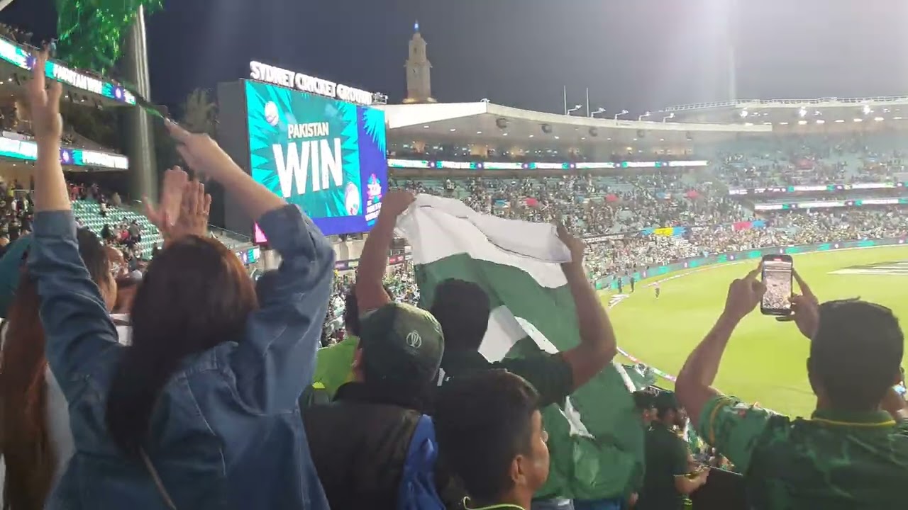 Dil Dil Pakistan full song Whole Sydney is singing after Pakistan wins World Cup Semi Final