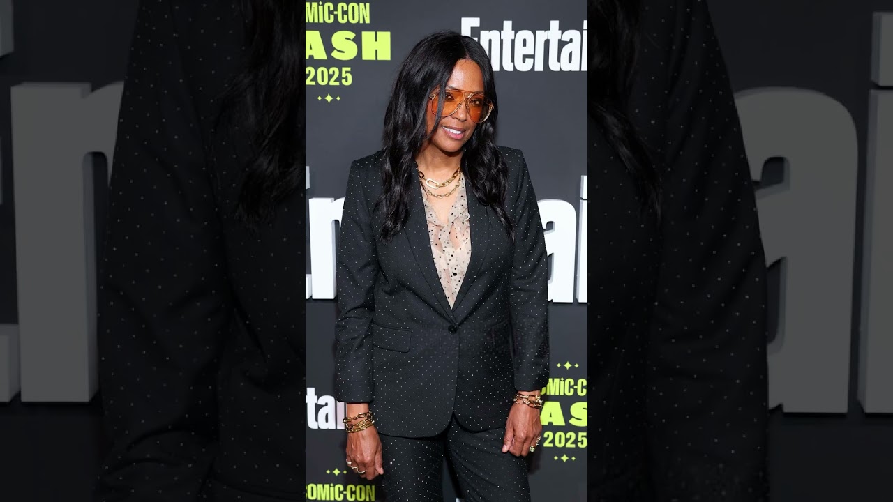 Aisha Tyler fot  Entertainment Weekly's Annual Comic Con Bash 