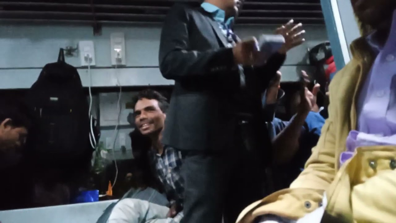 ट्रेन मे टिटी और यात्री के बिच पंखे और लाईट के ना चलने की वजह से हुई नोक झोक # mr sahni vlog #