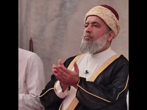سادة شرفوا الوجود وفيهم أشرقت بعد عتمها الأيام الشيخ محمود الدرة