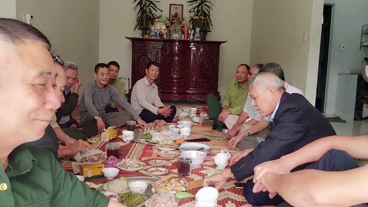 Hội đồng ngũ tổ chức ăn đúng ngày nhập ngũ 18/2/1982