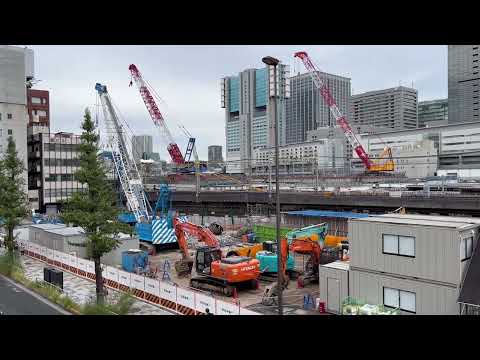 「品川駅改良工事」と品川駅西口付近の様子 2022年10月8日撮影