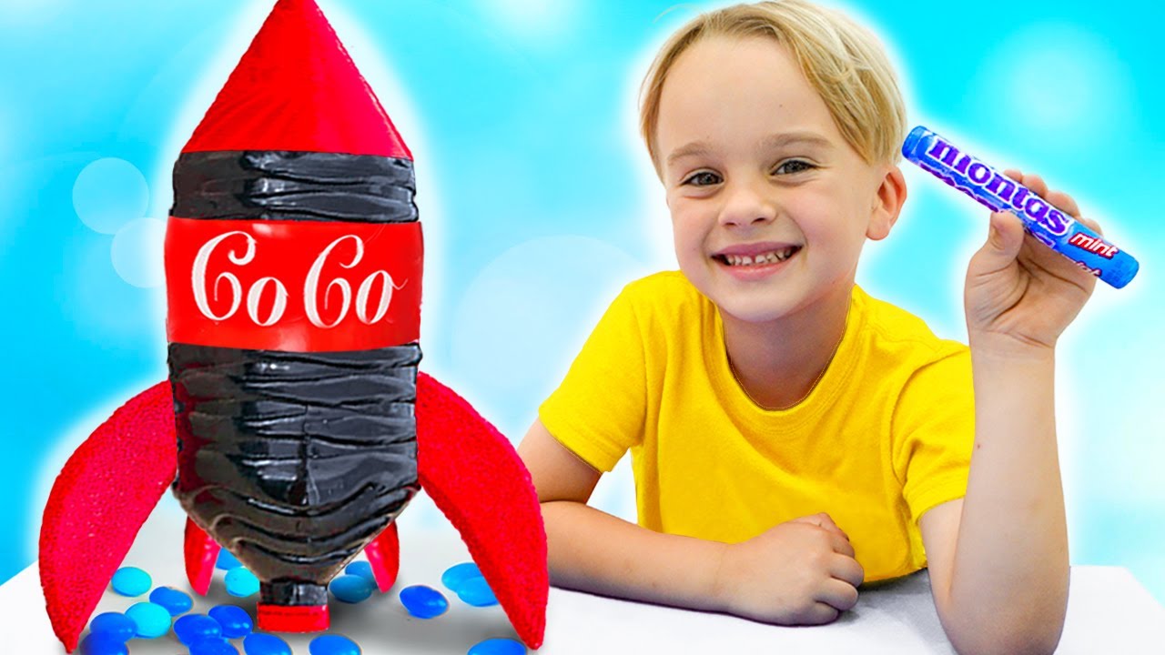 يلعب الأطفال بالصواريخ وغيرها من الأنشطة الخارجية الممتعة للأطفال