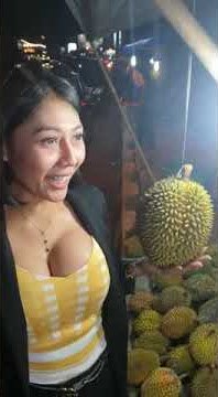 Status Tante Toge Milih Duren