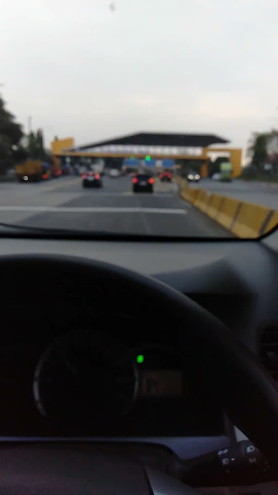 nyetir mobil di sore hari
