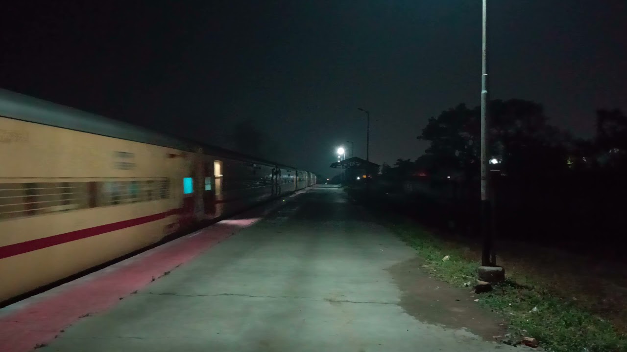 11042 Adilabad Mumbai Nandigram  express crossing Mukundwadi railway station