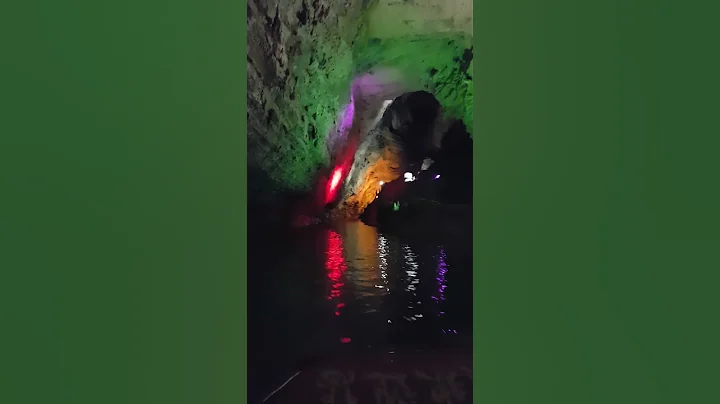 张家界黄龙洞内搭船 - 天天要闻