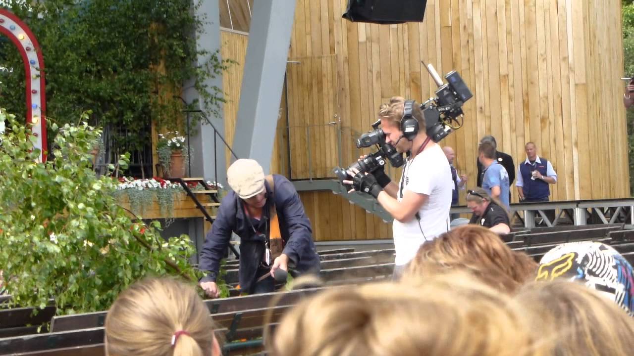 Per Andersson & Måns Zelmerlöw genrep allsång