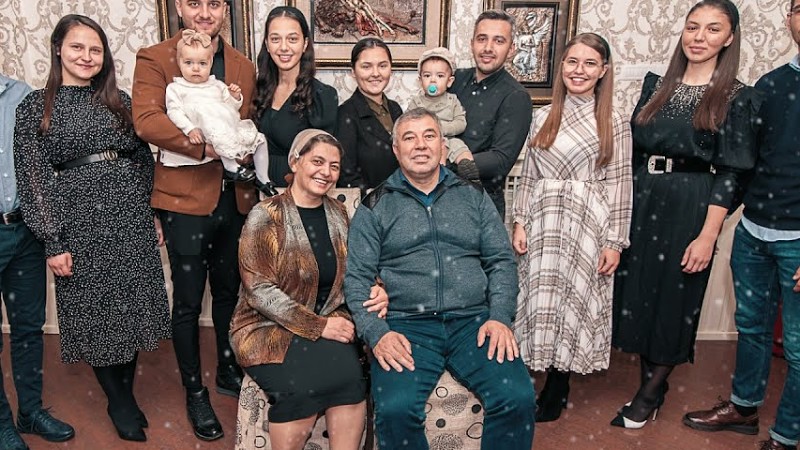 Familia Petrean | Glasul Lui Rasuna