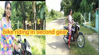 Bike riding in salwar kameez in second gear (a woman)