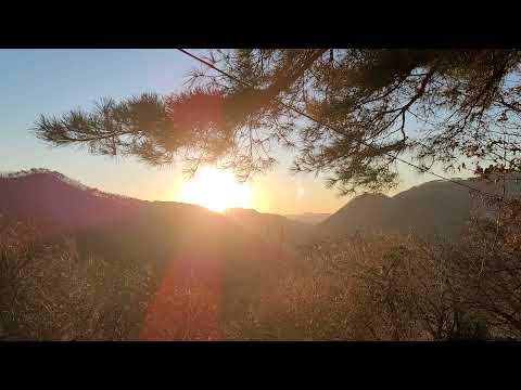 봉화 산골의 <strong>황토집</strong> 관광후 하산길 일몰 장면을 봅니다 구독자 님들께 머리숙여 인사 드립니다 🙇‍♂️