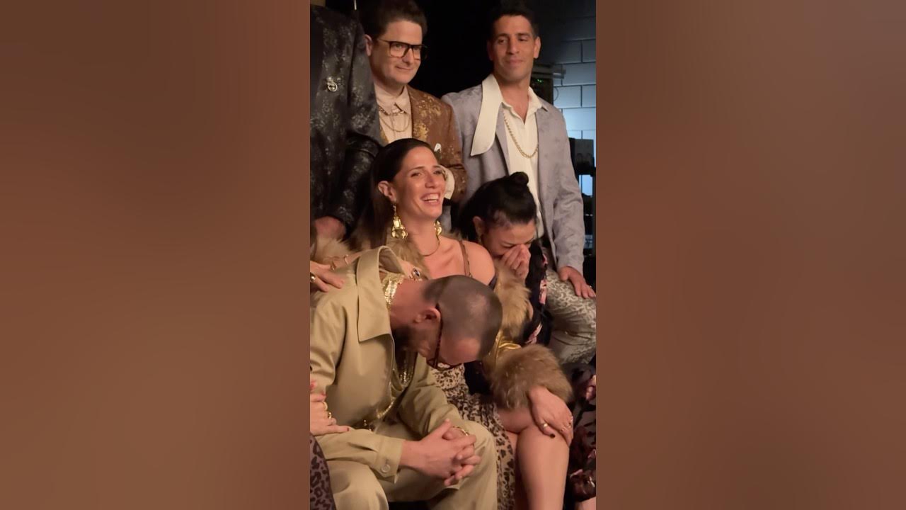 ⁨ ״שרה, טבעות״ 💍בהחלט הרגיש טוב 😂מאחורי הקלעים של צילומי הפוסטר של #זגוריאימפריה3⁩