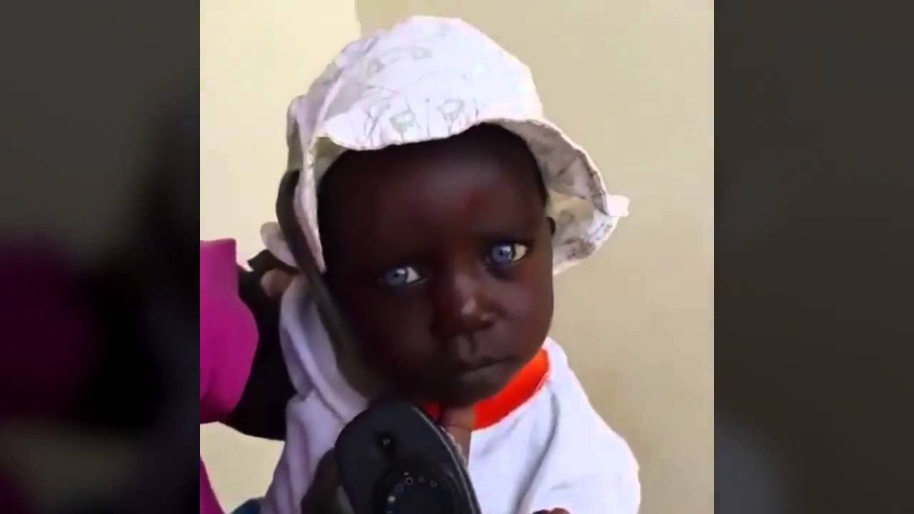 Rare Une Petite Fille Noire Avec Les Yeux Bleus Youtube Rare Une Petite Fille Noire Avec Les Yeux Bleus Youtube
