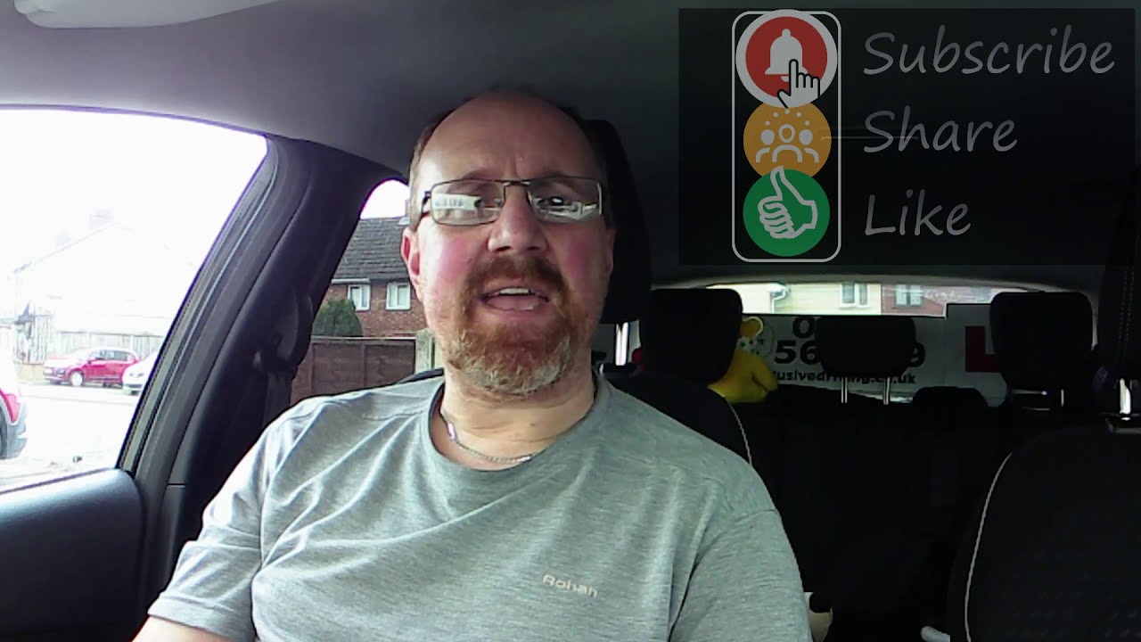 Turning Right at diagonal traffic lights (Wolverhampton Test Centre)