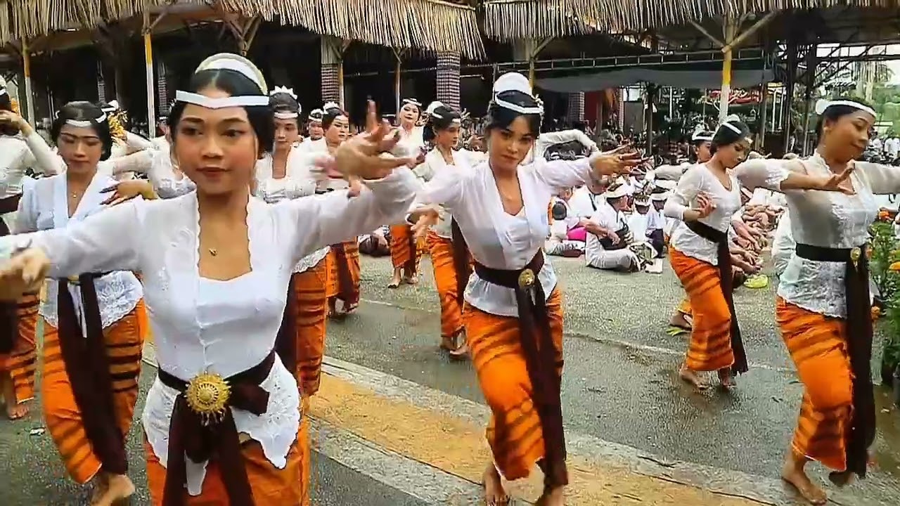 Penyineban ring Pura Prajapati lan Pura Dalem Ageng Abuan Duk Karya Mamungkah