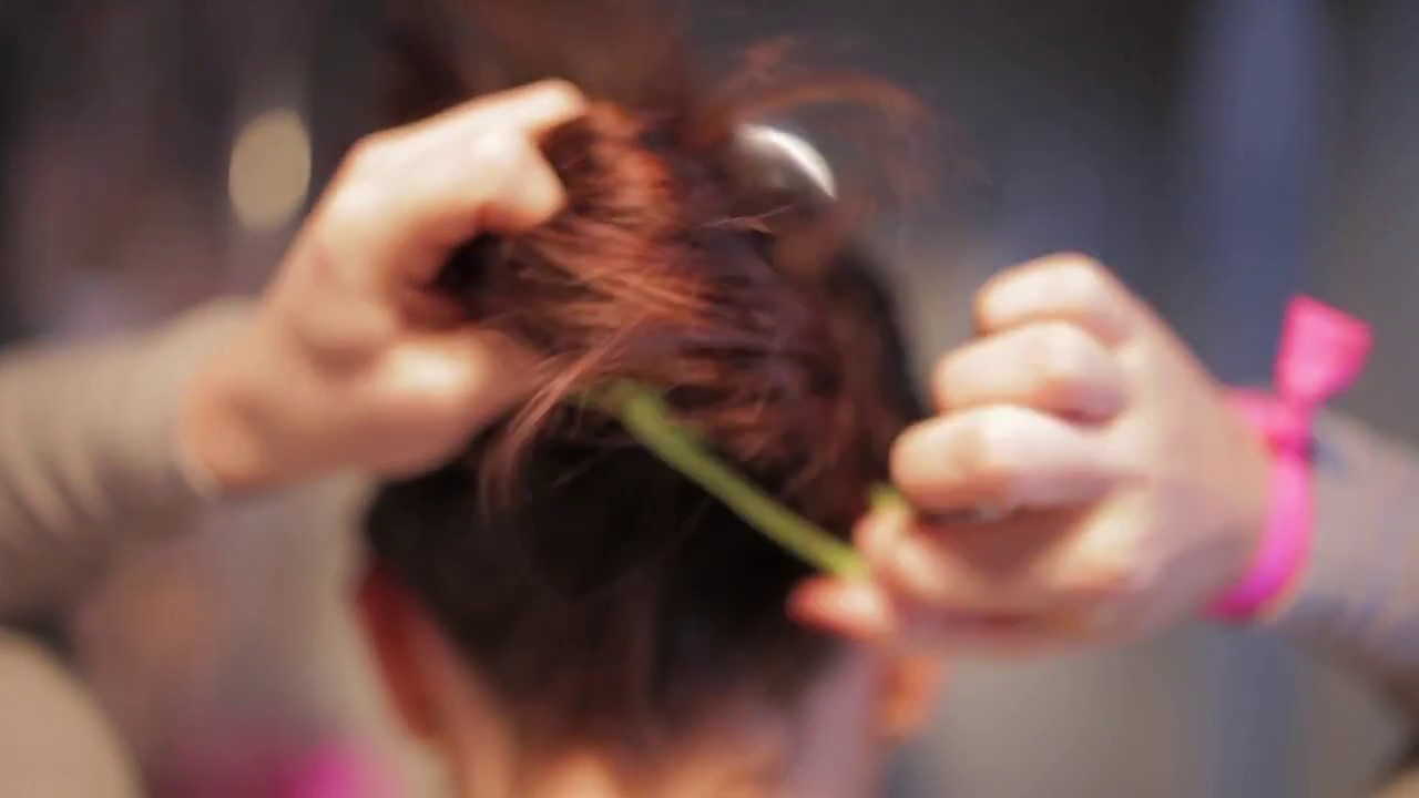 Popband London Messy Bun Look