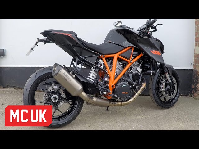 KTM 1290 SuperDuke R + Akrapovic Evo System - Baffle in vs Baffle