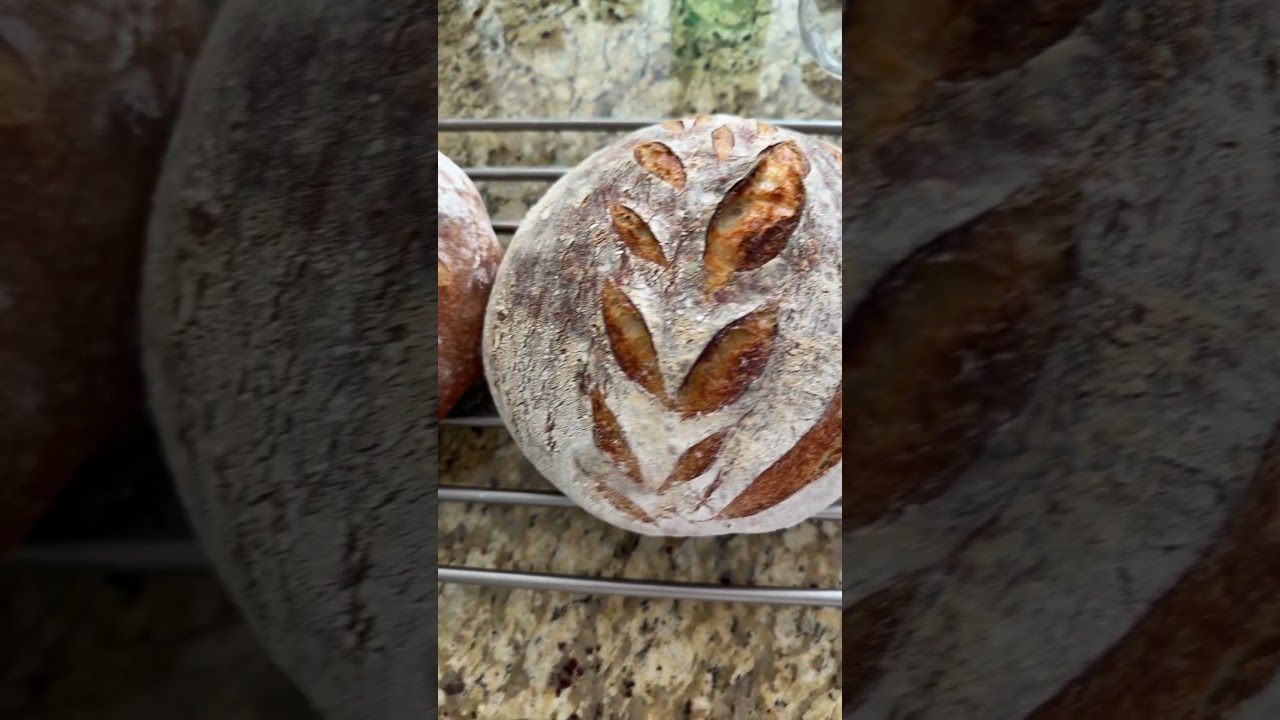 Dzisiejsza produkcja. Chlebek na zakwasie. Zapraszam na moj kanal. 