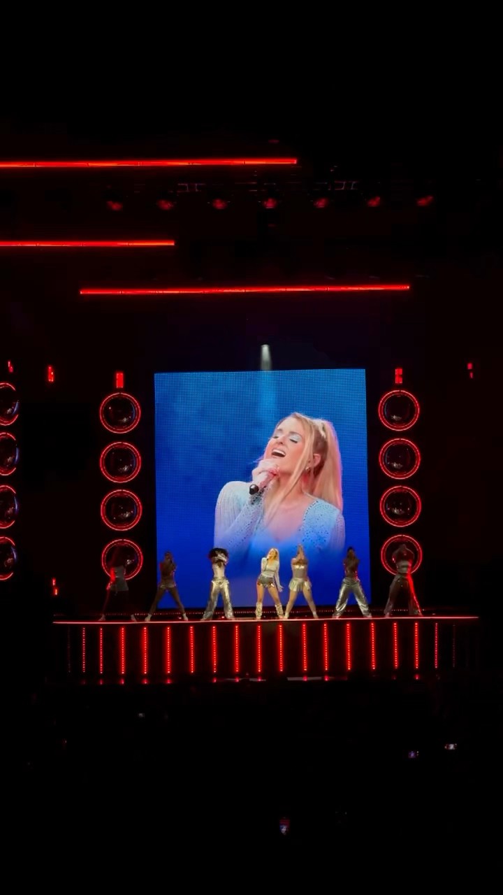First performance of my new song Criminals that’s in the #1 @Netflix show #theperfectcouple