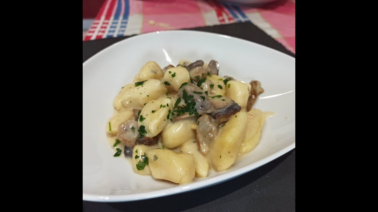 Gnocchi di Patate con fonduta di Taleggio e Funghi - YouTube