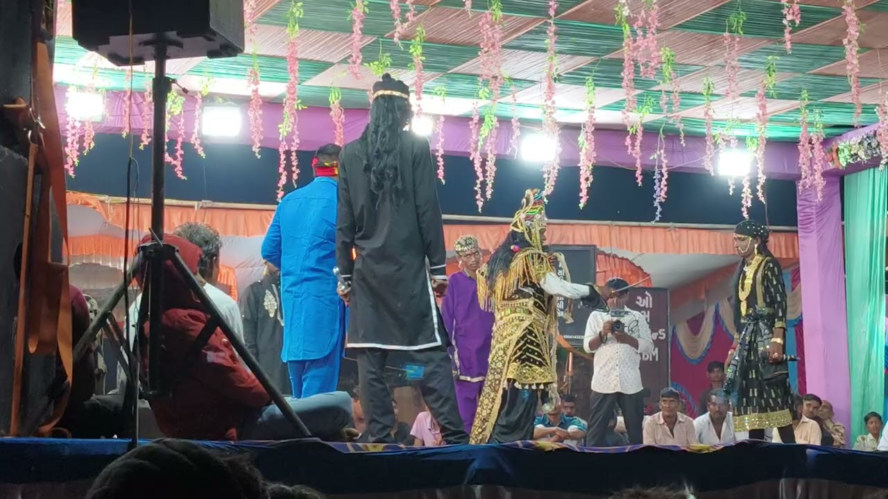 પાણીલા પીવડાવો મારો બેનડી.