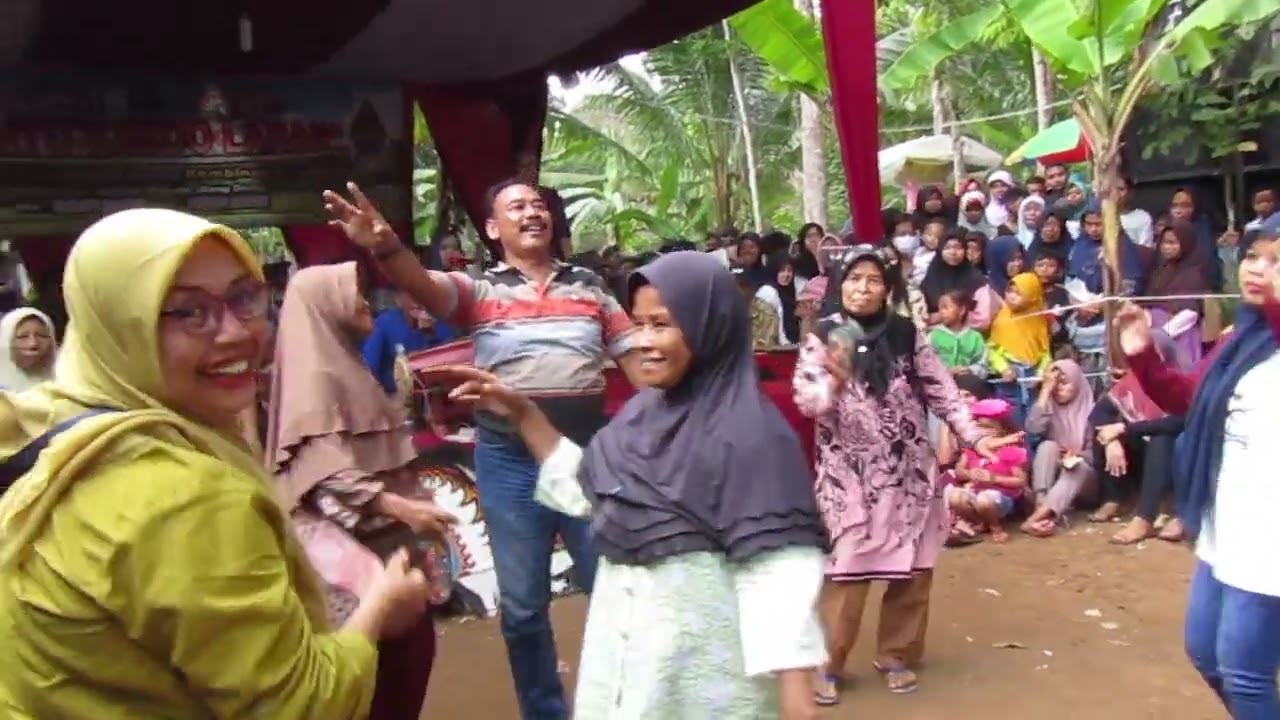 Ibu Joged Banyak yg Nyawer Sedekah Bumi dusun Babakan Desa Bantar