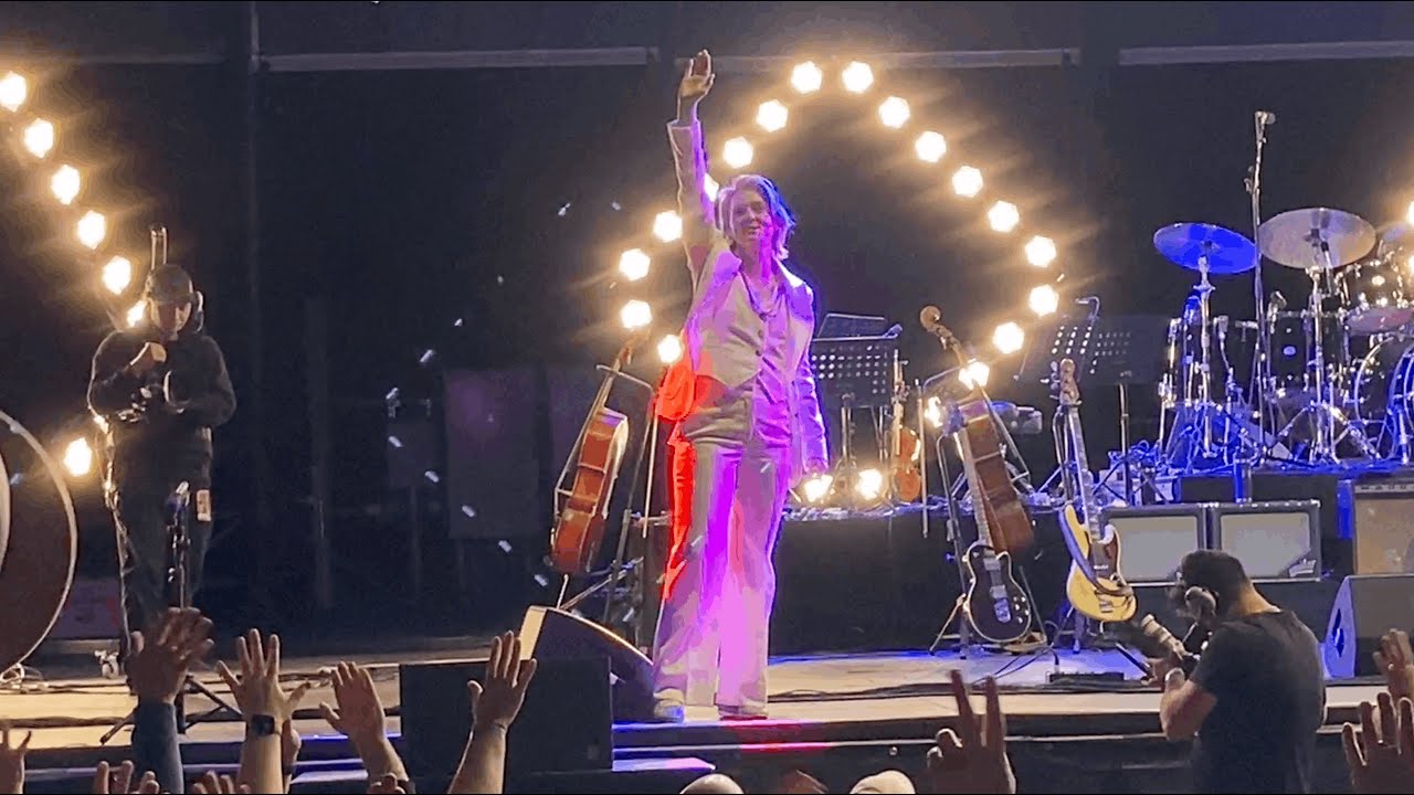 Brandi Carlile "Stay Gentle", "Somewhere Over the Rainbow" Live at