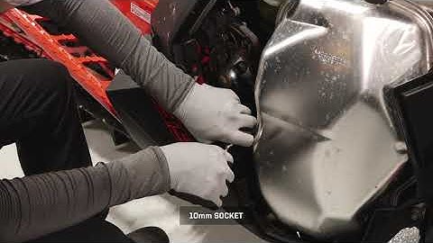 Pro-RMK 3.0 Battery Removal and Installation - Polaris Snowmobiles