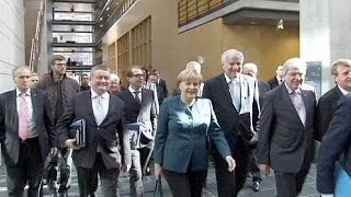 Merkel seeks coalition deal with SPD as clock ticks