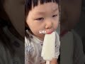 아이스크림은 절대 뺏길수 없어!!! 아이스크림에 진심인 아기