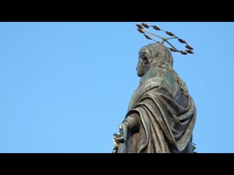 El papa se conmueve ante la Inmaculada al llevar las súplicas de ucranianos