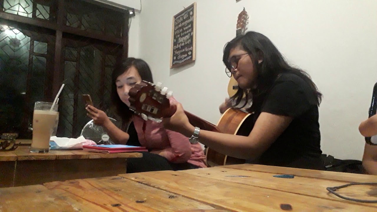 Cover lagu Batak "Alusia Au" Horass!! - YouTube