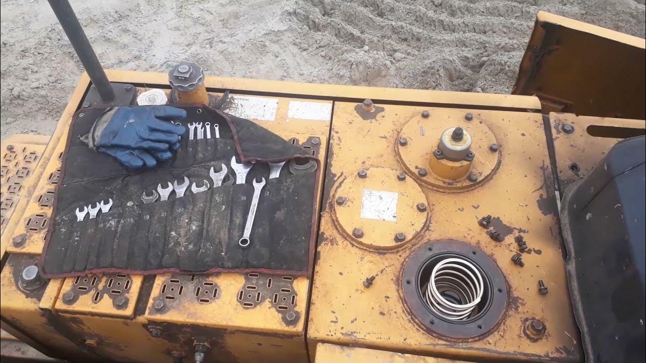 Jcb экскаватор система гидроуправления. Hyundai r220lc-9s. Эчр 320. Трубка гидравлическая volvo bl71. Как проверить уровень гидравлики на экскаваторе.