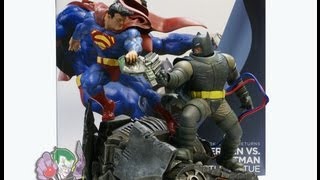 The 1up collectibles team takes a look at dc statue depicting batman
and superman's fight from end of "the dark knight returns". it's ...