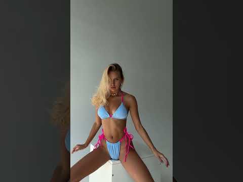 Жіночий роздільний купальник жатка з подвійними зявазками ROSANNA блакитний, видео 1