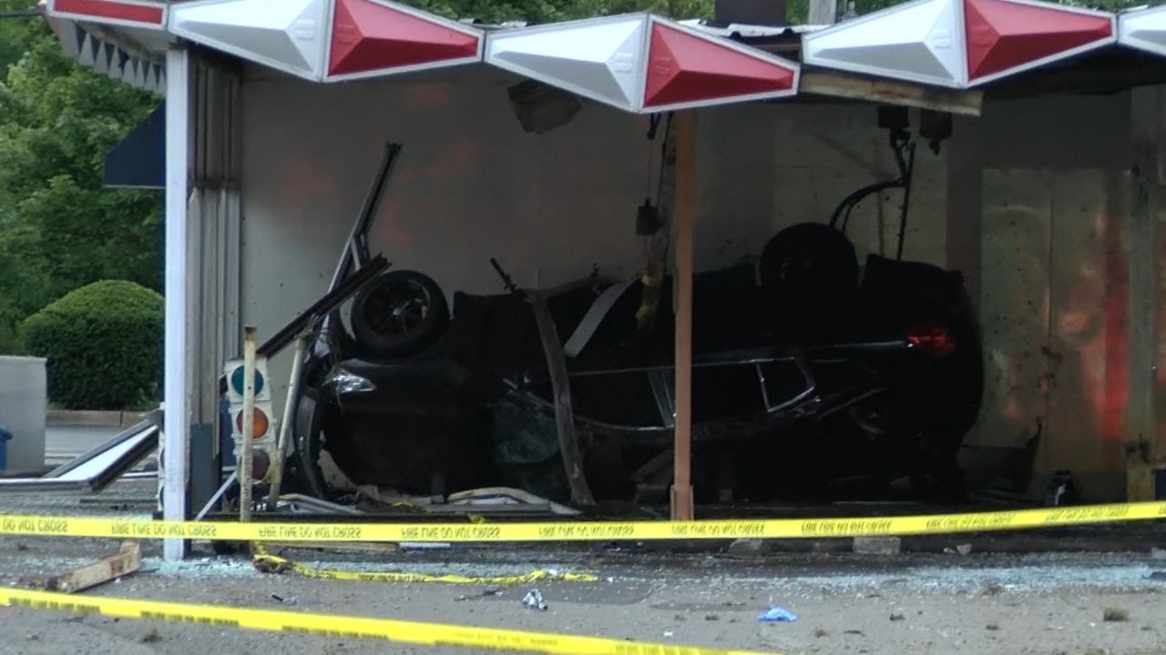 Police Driveby shooting causes car to crash in East Patchogue car